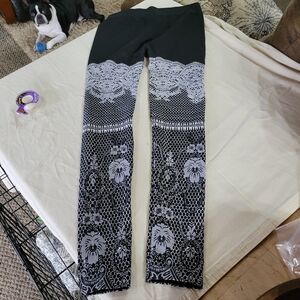 Black and White Patterned Leggings